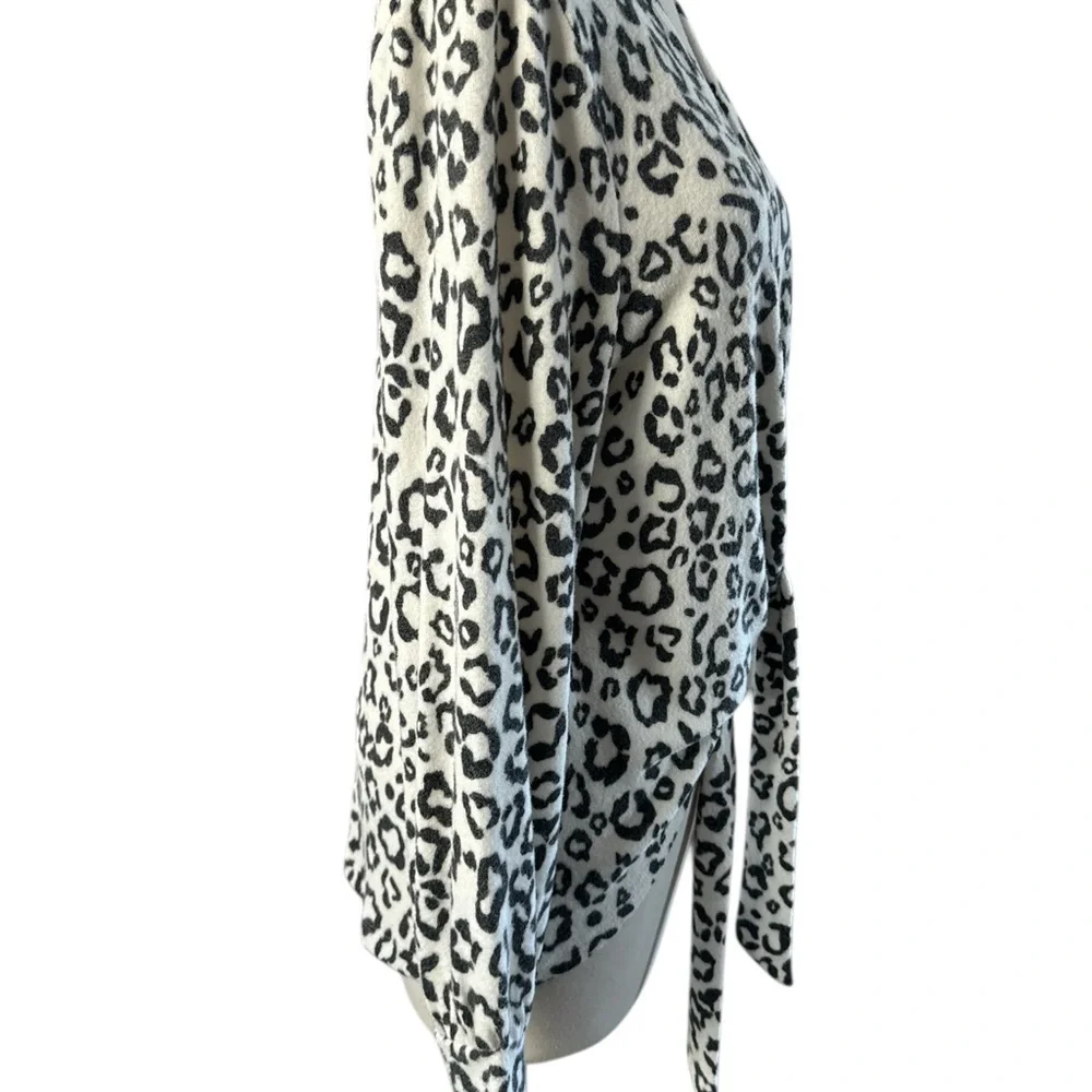 Chico’s‎ Tie Front Cardigan Size 1/M Black White Animal Print Open Front